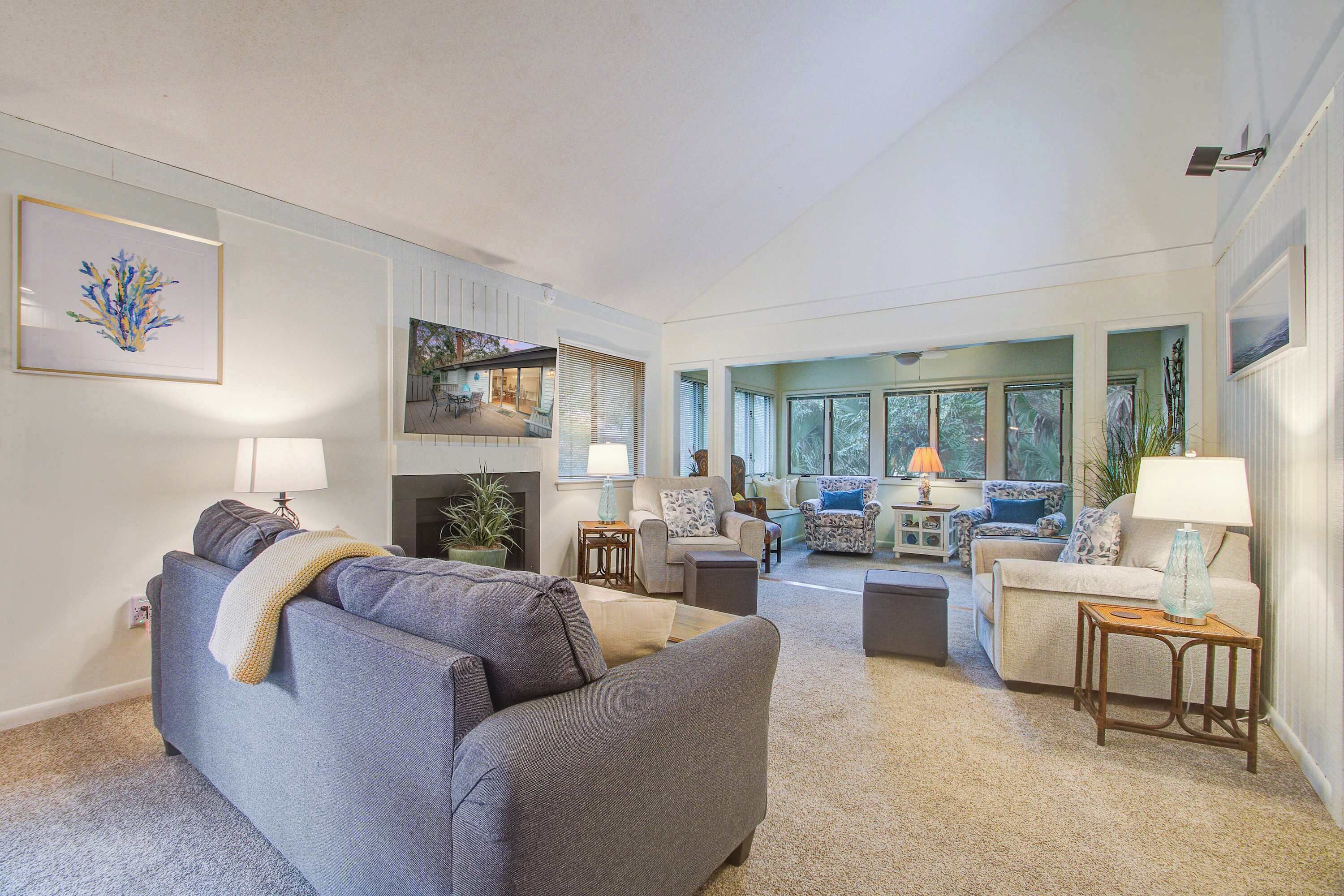 Fernseher, DVD-Player, Arbeitsbereiche