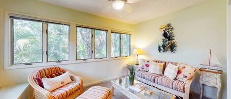 Fernseher, DVD-Player, Arbeitsbereiche