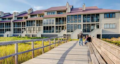 Waterfront gem with pool & amazing lanai view - near the beach, marina, & dining