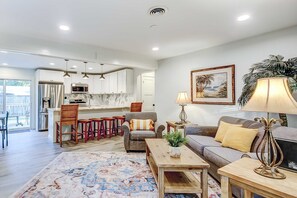 TV, offices - Charming dog-friendly home with enclosed yard, fast WiFi, & washer/dryer (Mt. Pleasant)