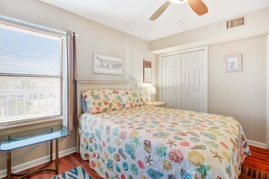 4 bedrooms, iron/ironing board, WiFi, bed sheets - Oceanfront villa steps from the beach w/private balcony & shared pool (Folly Beach)