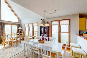 Dining - Oceanfront home with stunning ocean views, central AC, and private W/D (Folly Beach)