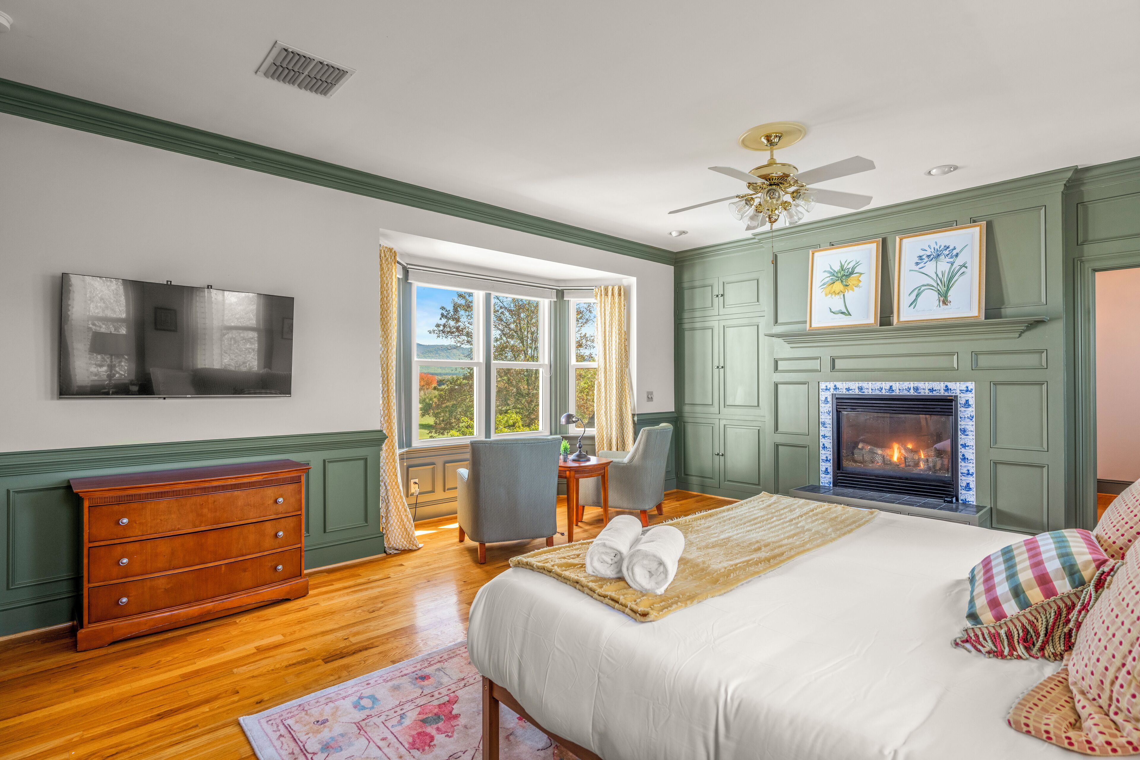 6 bedrooms, iron/ironing board, travel crib, free WiFi