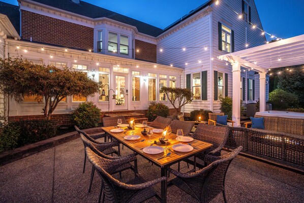 Outdoor dining