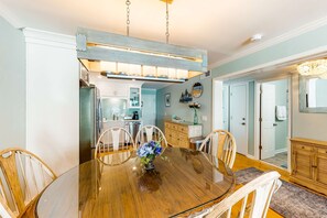 Dining - Updated condo by the beach with balcony & pool - walk to IOP dining & shops (Isle of Palms)