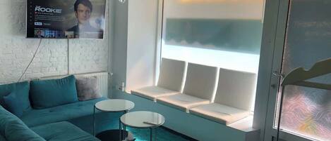 Smart TV, books, stereo