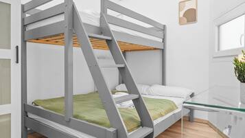 2 bedrooms, iron/ironing board, travel cot, free WiFi