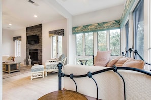 TV, offices - Handicap accessible villa featuring views of hole #1 at Crooked Oaks (Seabrook Island)