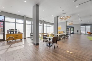 Lobby sitting area - Spark By Hilton Garland Dallas East (Garland)