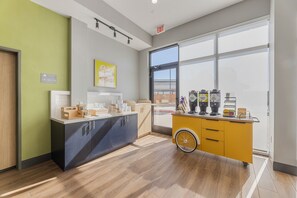 Free daily continental breakfast 