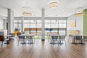 Free daily continental breakfast - Spark By Hilton Garland Dallas East (Garland)