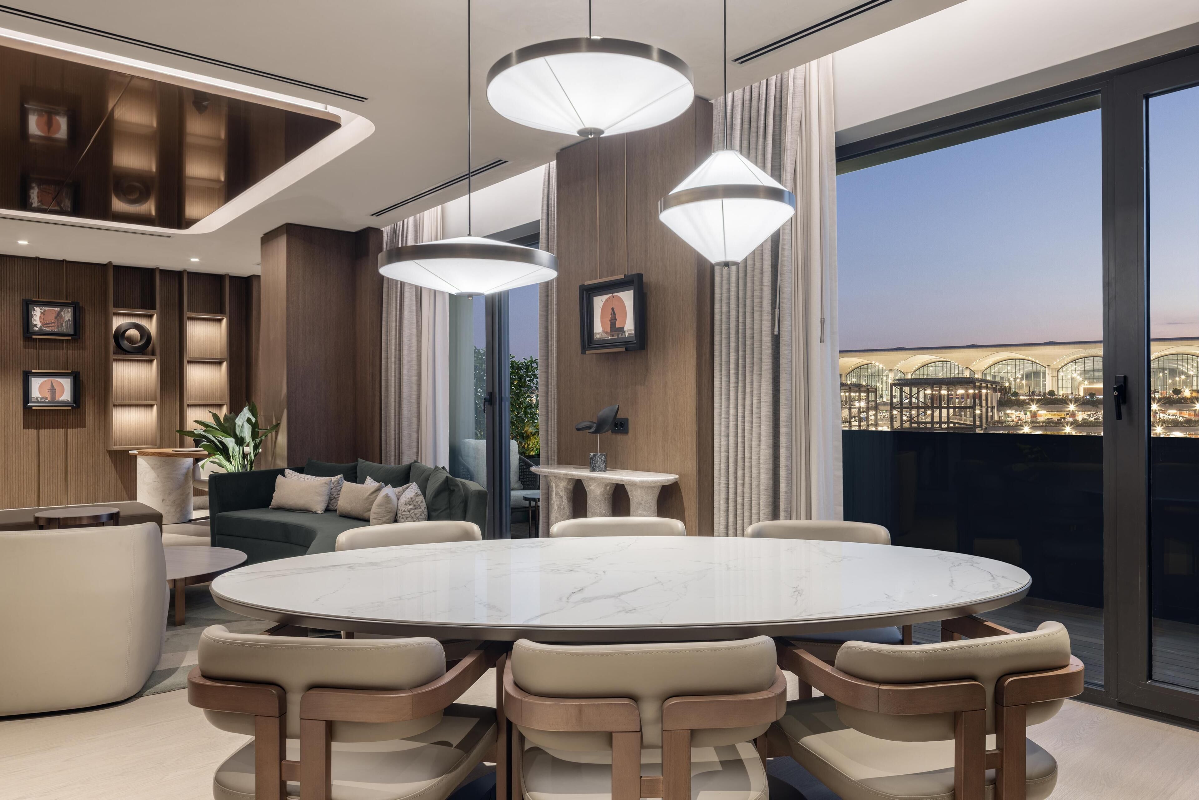 Suite, 1 très grand lit, terrasse (Ambassador) | Coin séjour