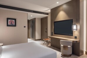 Room, 1 Katil Raja (King), Accessible | Peti besi dalam bilik, langsir/tirai gelap terus 