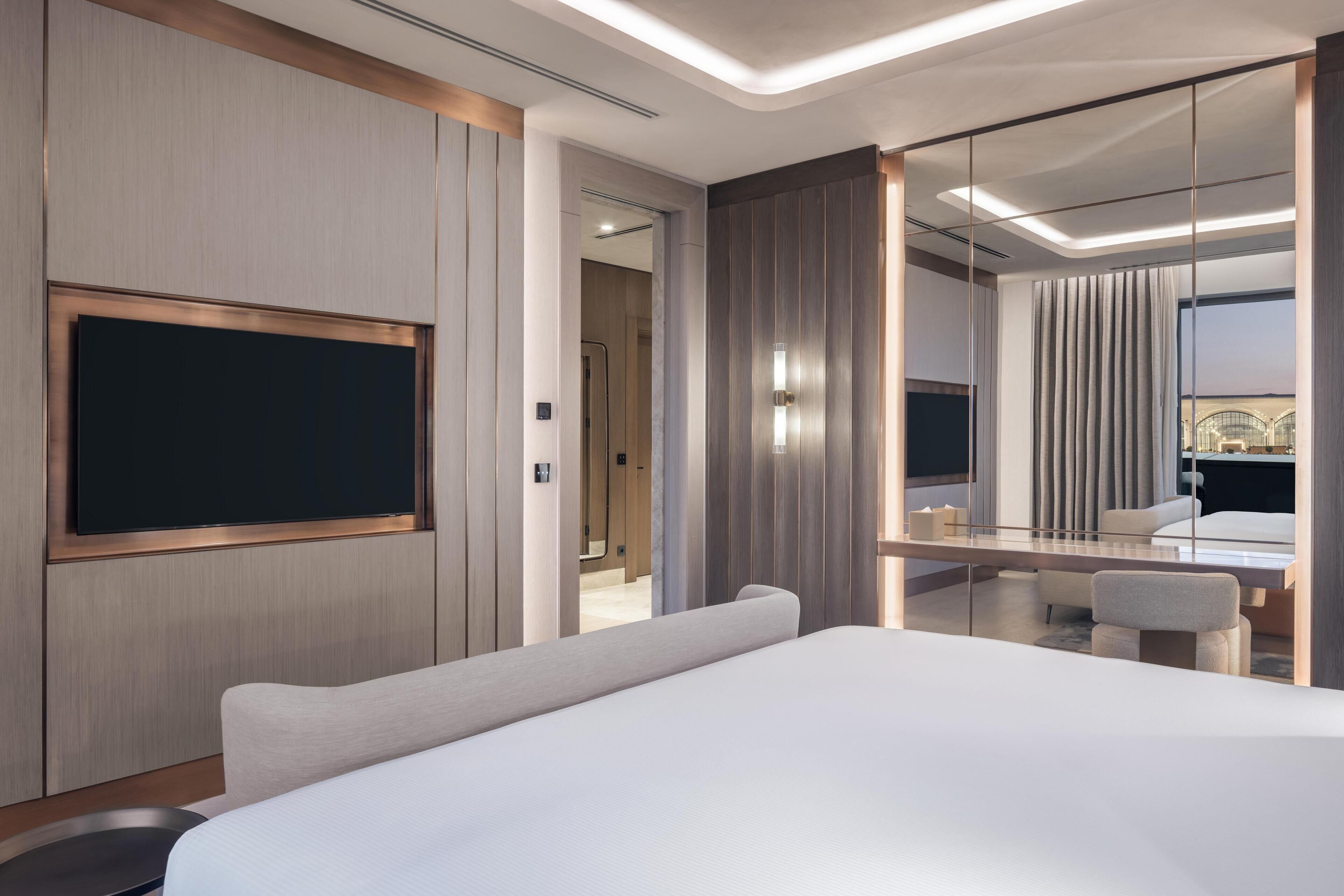 Suite, 1 King-Bett, Terrasse (Ambassador) | Zimmersafe, Verdunkelungsvorhänge, Bügeleisen/Bügelbrett