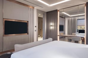 Suite, 1 King Bed, Terrace (Ambassador)