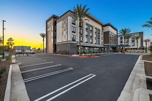 Exterior - Home2 Suites by Hilton Ontario Airport (Ontario)
