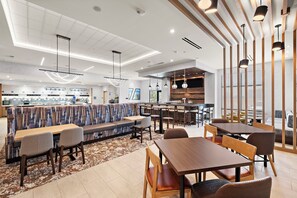 Free daily buffet breakfast - Home2 Suites by Hilton Ontario Airport (Ontario)