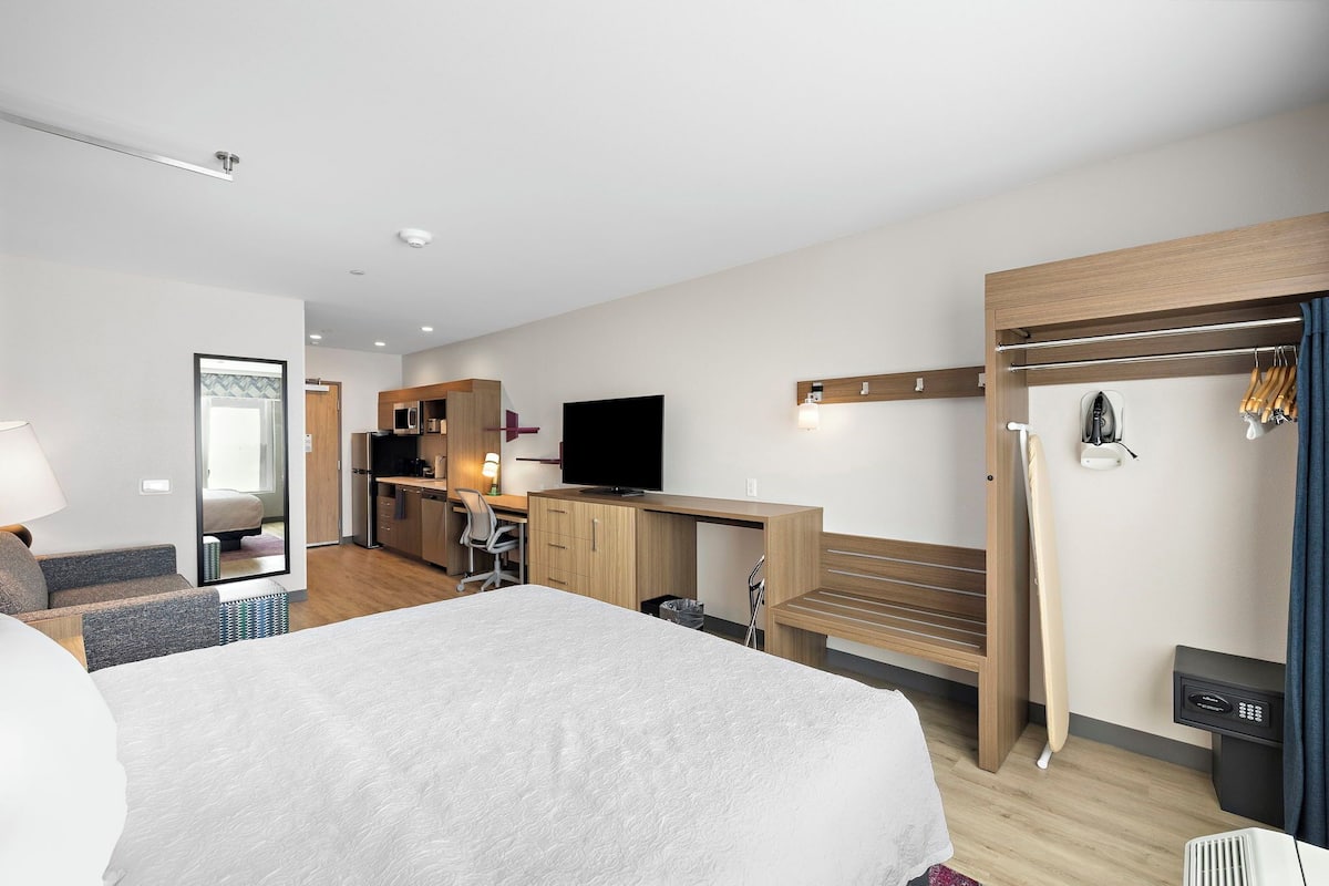 In-room safe, desk, laptop workspace, blackout drapes