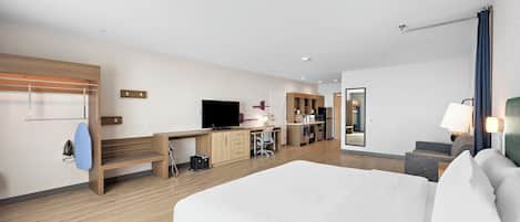 Studio, 1 King Bed, Accessible, Bathtub (Mobility & Hearing)