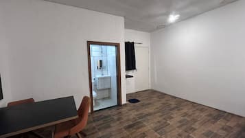Basic Studio | Free WiFi