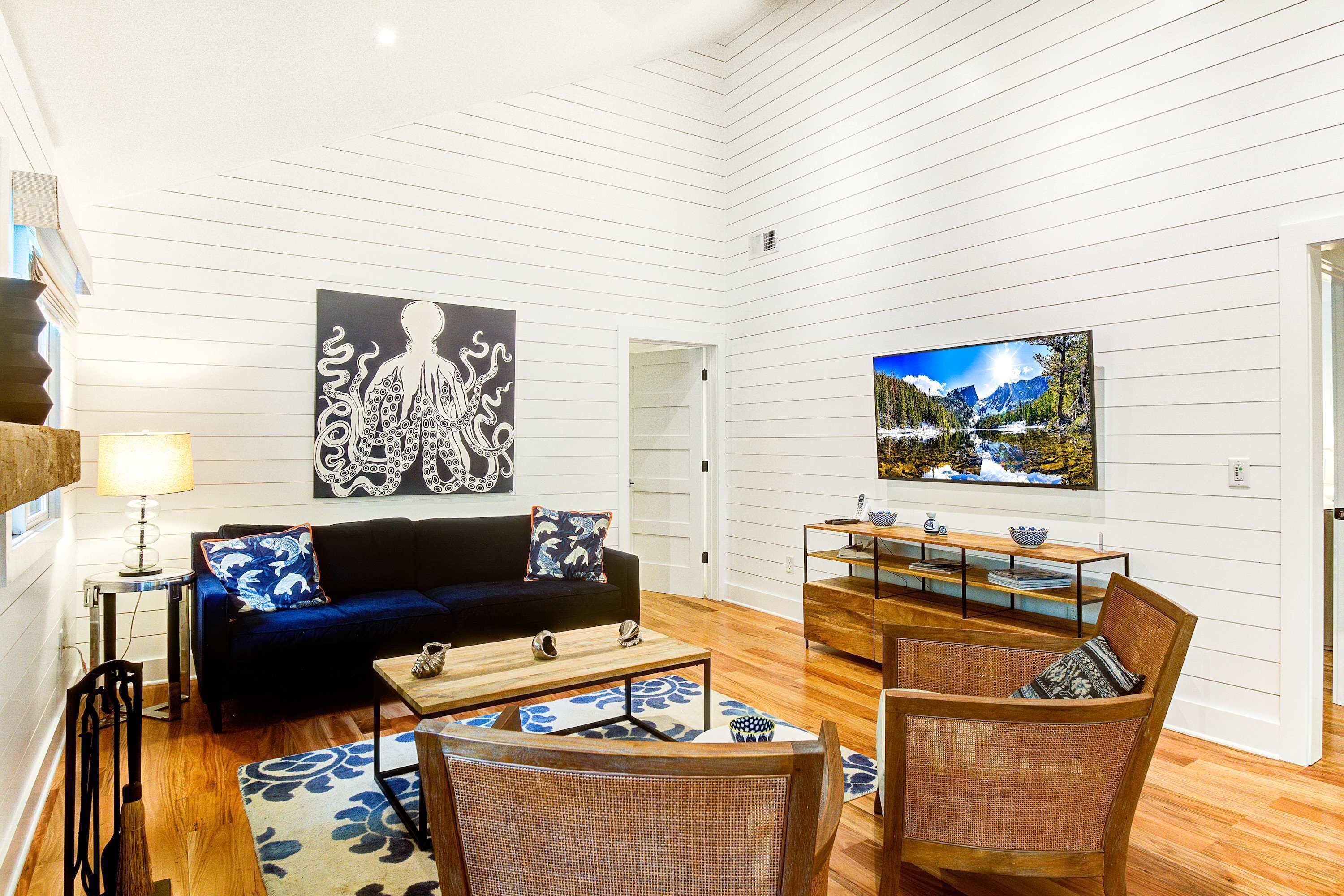 Televisión y oficina 