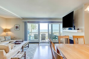 TV, offices - Oceanfront beach condo with WiFi, washer/dryer, pool - snowbirds welcome (Isle of Palms)