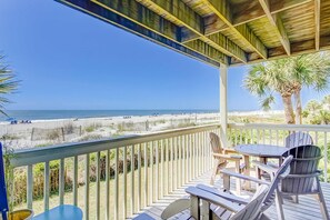 Outdoor dining - Oceanfront beach condo with WiFi, washer/dryer, pool - snowbirds welcome (Isle of Palms)