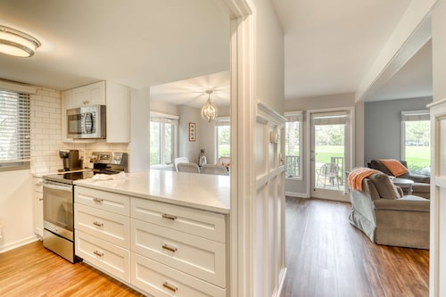 Updated West Beach villa w/ fairway & lagoon views - walk to beach