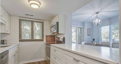 Updated West Beach villa w/ fairway & lagoon views - walk to beach