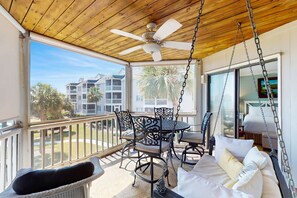Outdoor dining - Professionally-decorated villa w/beautiful ocean views and shared pool & grill (Isle of Palms)