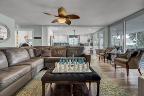 Een televisie en een kantoor