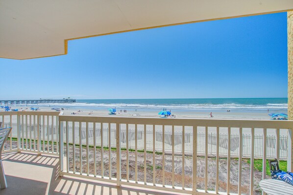 Property grounds - Oceanfront, first-floor villa w/large balcony & shared pool - near the beach (Folly Beach)