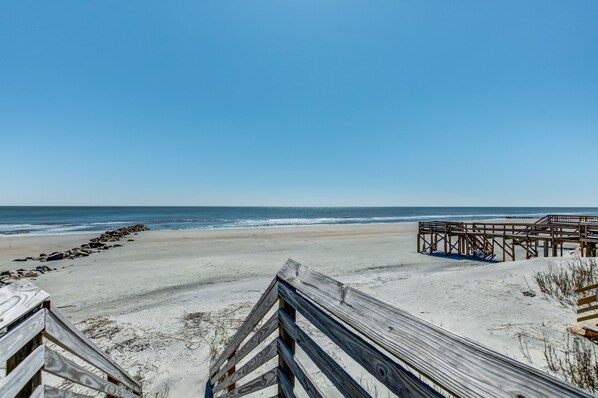 On the beach - Oceanfront home with private beach access, screened porch & large deck (Folly Beach)