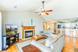 TV, offices - Oceanfront home with private beach access, screened porch & large deck (Folly Beach)