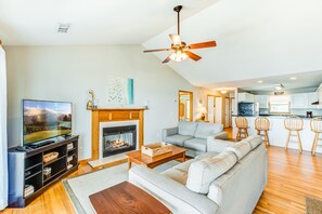 TV, offices - Oceanfront home with private beach access, screened porch & large deck (Folly Beach)