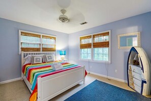 4 bedrooms, desk, iron/ironing board, WiFi - Peaceful Isle of Palms escape with heated pool,  grill and patio (Isle of Palms)