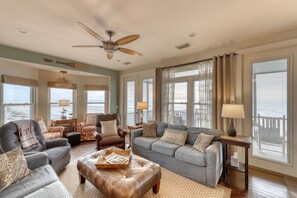 Télévision, cheminée, espaces bureaux