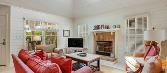 Casual cottage w/screened porch & shared pool - walk to the beach