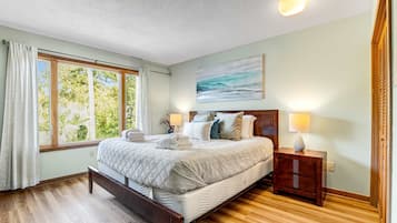 1 bedroom, desk, iron/ironing board, WiFi