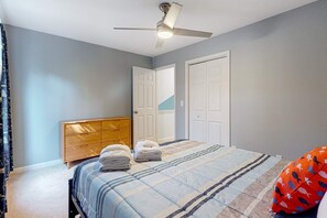 3 bedrooms, desk, iron/ironing board, WiFi