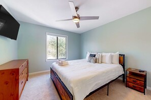 3 soverom, skrivebord, strykejern/-brett og wi-fi