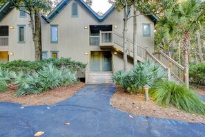 Exterior - Comfortable ground-floor condo with enclosed patio, washer/dryer, & AC (Kiawah Island)
