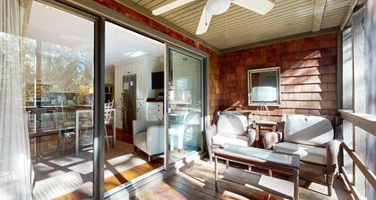 Refurbished Villa with Private Wooded Views, Tennis & Nearby Beach Access
