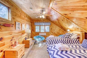 5 bedrooms, iron/ironing board, WiFi, bed sheets