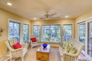 TV, DVD player, offices