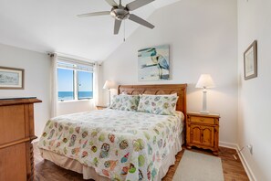 2 bedrooms, iron/ironing board, WiFi, bed sheets - Second floor oceanfront villa with deck & full kitchen super close to the beach (Kiawah Island)