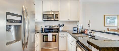 冰箱、微波炉、烤箱、炉灶