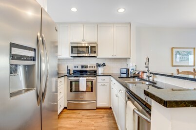 Second floor oceanfront villa with deck & full kitchen super close to the beach