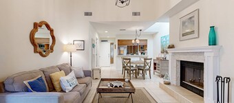 Gorgeous condo w/ shared tennis court & nearby playground