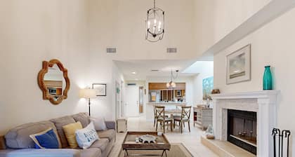 Gorgeous condo w/ shared tennis court & nearby playground